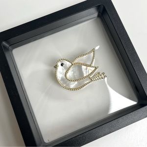 Shell Pigeon Brooch